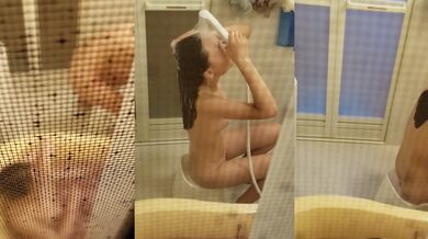 冒死爬窗偷窥两位白白嫩嫩的女生一起洗澡